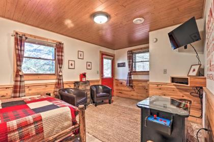 Cozy Cabin with Hot Tub in the Heart of Pigeon Forge - image 14