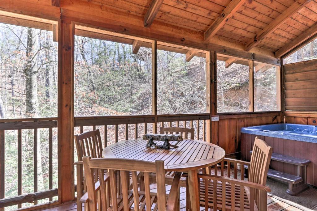 Cozy Cabin with Hot Tub in the Heart of Pigeon Forge - image 2