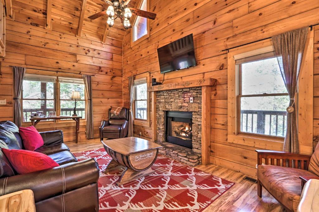 Cozy Cabin with Hot Tub in the Heart of Pigeon Forge - image 6