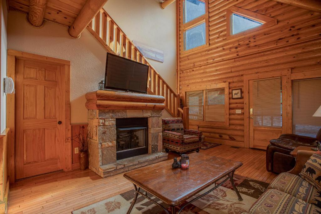 NEW! Bogey Bear Accomodations in Pigeon Forge Resort! - main image