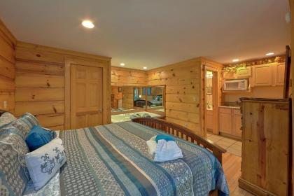 NEW! Southern Charm cabin in Pigeon Forge! - image 3