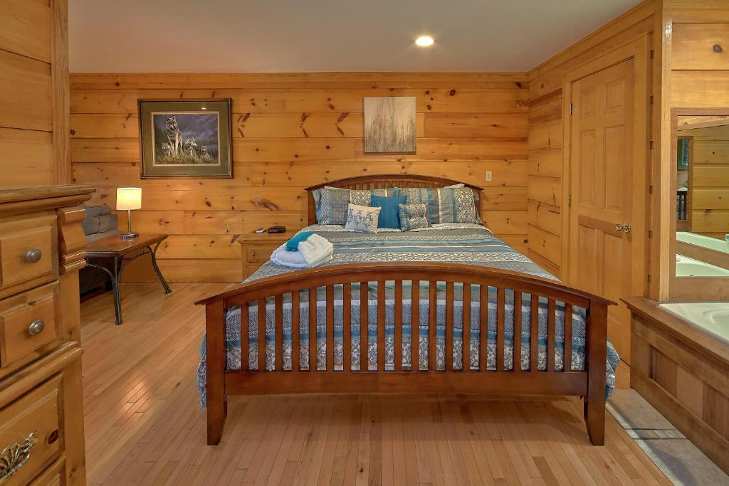 NEW! Southern Charm cabin in Pigeon Forge! - image 4