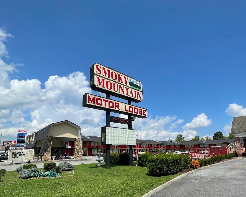 Smoky Mountain Motor Lodge At Dollywood LN - main image