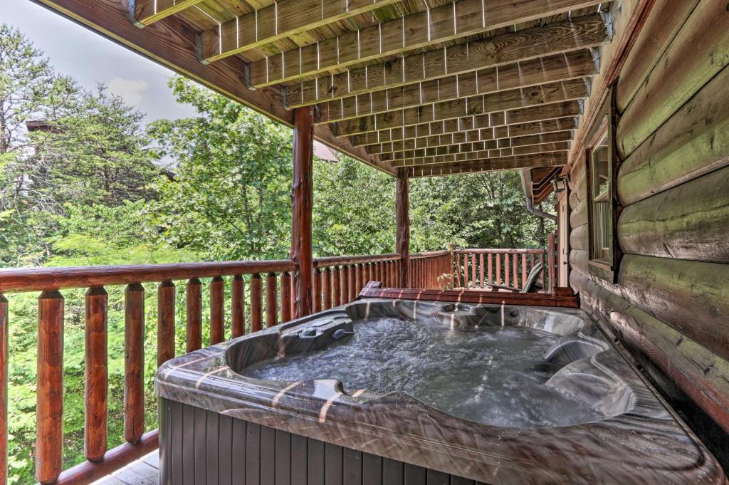 Picturesque Pigeon Forge Getaway with Hot Tub! - image 2