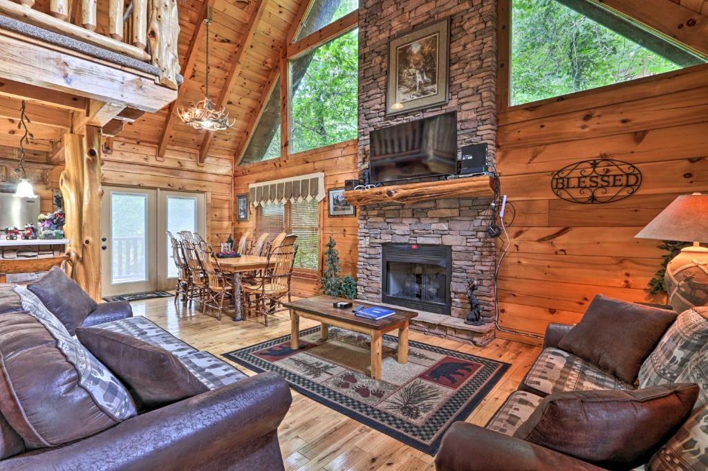 Picturesque Pigeon Forge Getaway with Hot Tub! - image 4