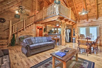 Picturesque Pigeon Forge Getaway with Hot Tub! - image 5