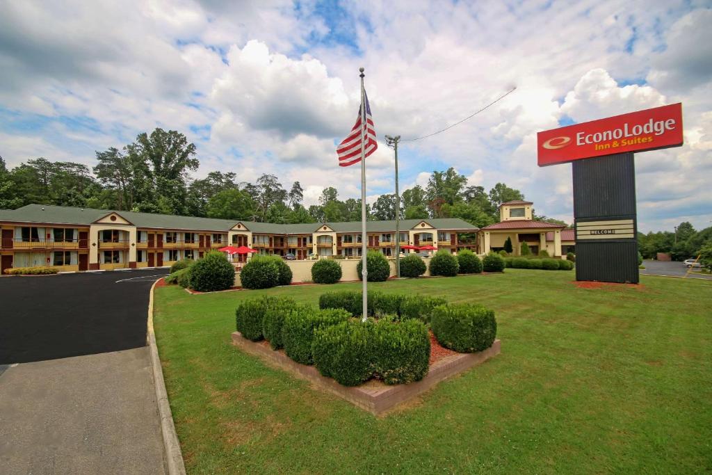 Econo Lodge Inn And Suites - Pilot Mountain - main image