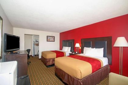 Econo Lodge Inn And Suites - Pilot Mountain - image 10