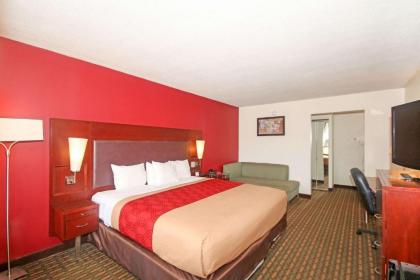 Econo Lodge Inn And Suites - Pilot Mountain - image 14