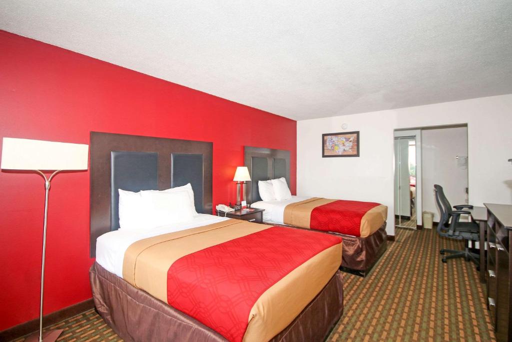 Econo Lodge Inn And Suites - Pilot Mountain - image 7