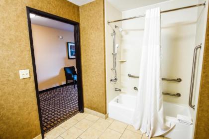 Hampton Inn & Suites Pine Bluff - image 15