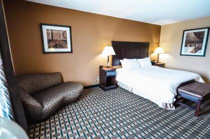 Hampton Inn & Suites Pine Bluff - image 5