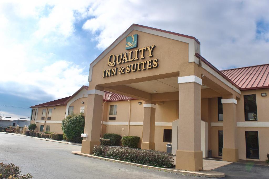 Quality Inn & Suites Pine Bluff - main image