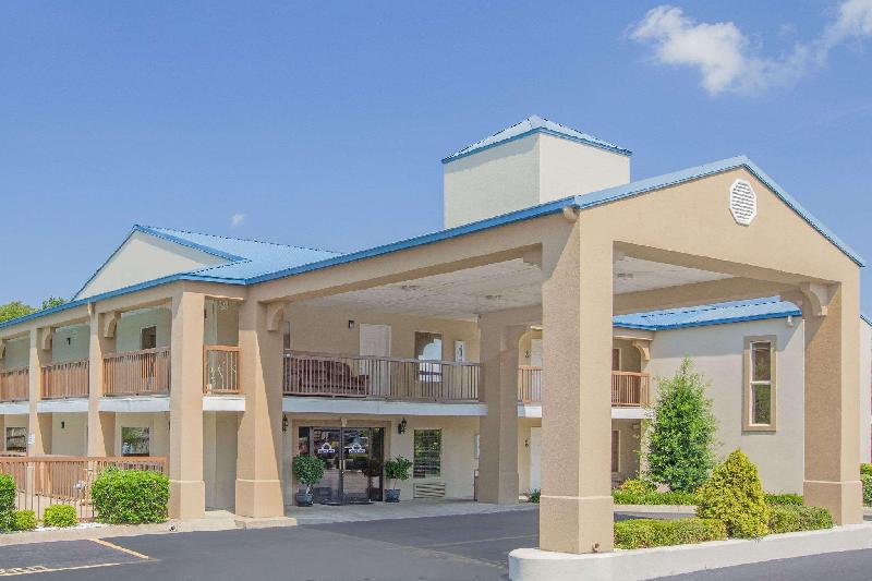 Days Inn & Suites by Wyndham Pine Bluff - image 2