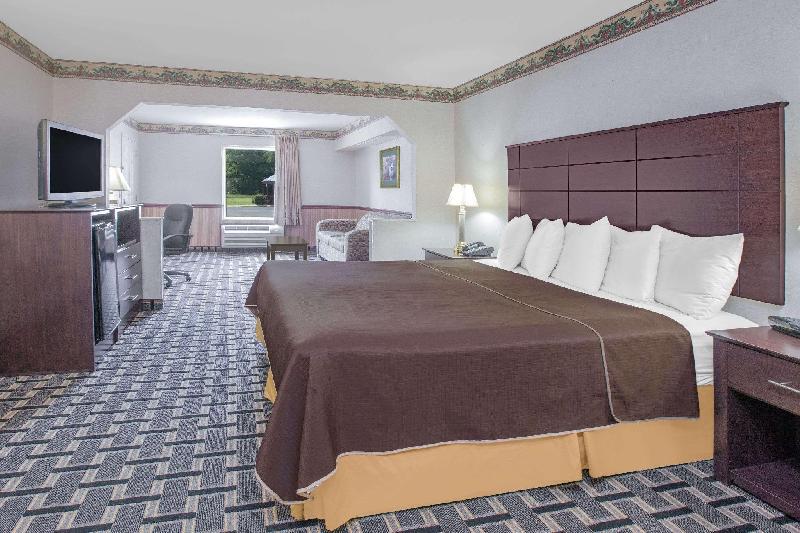 Days Inn & Suites by Wyndham Pine Bluff - image 6