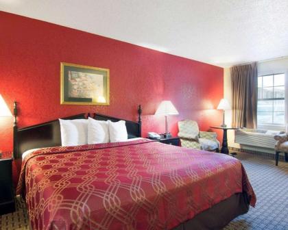 Econo Lodge Pine Bluff - image 13