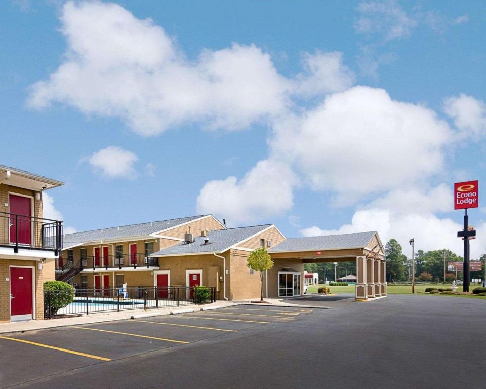 Econo Lodge Pine Bluff - image 3