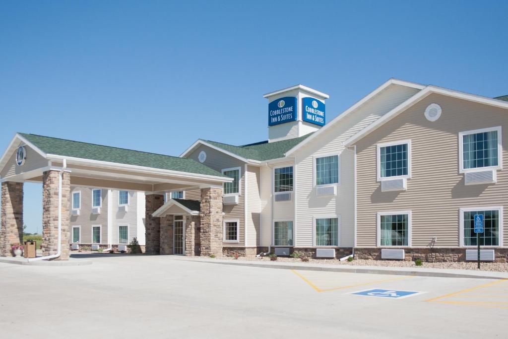 Cobblestone Inn & Suites - Pine Bluffs - main image