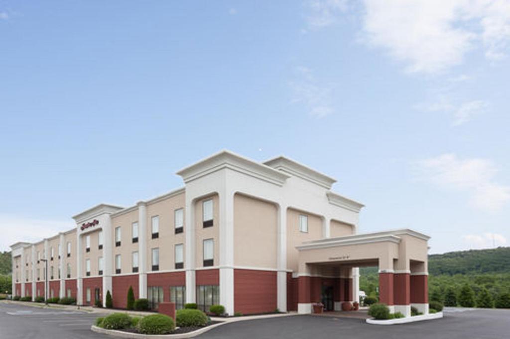 Hampton Inn Pine Grove - main image