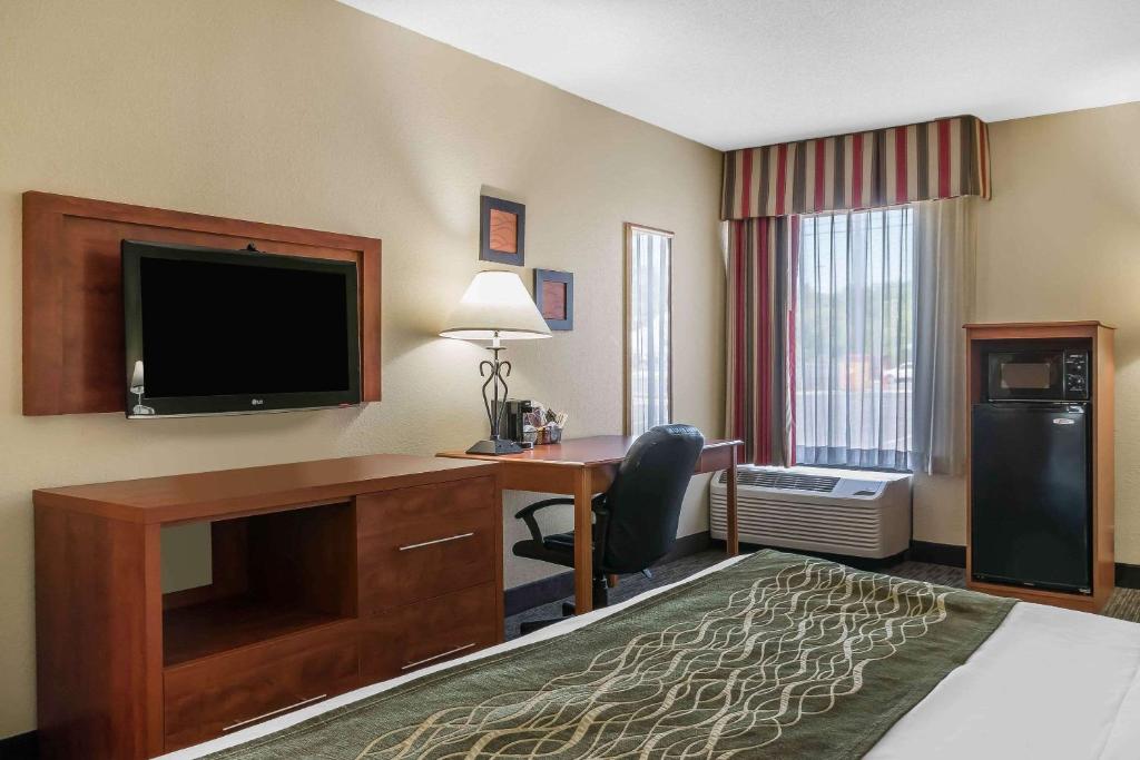 Comfort Inn Pine Grove - image 3