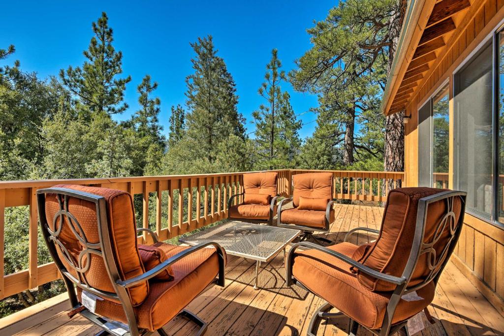 Pine Mountain Club Cottage with Wraparound Deck! - main image