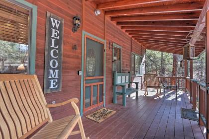 Spacious Pine Getaway with 2 Decks 2 mi to Downtown Pine