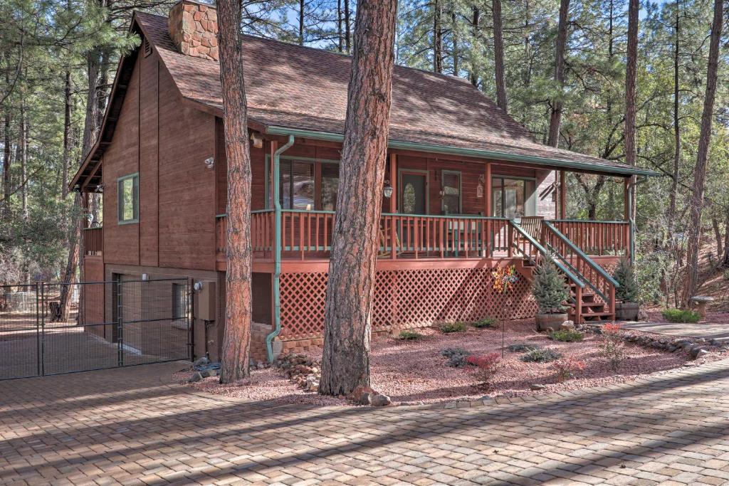 Spacious Pine Getaway with 2 Decks 2 Mi to Downtown - image 3