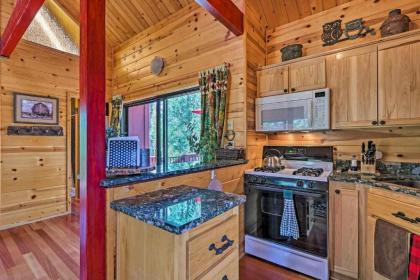 Strawberry and Pine Studio Cabin with Outdoor Oasis! - image 9