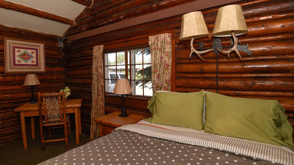 Log Cabin Motel - image 3