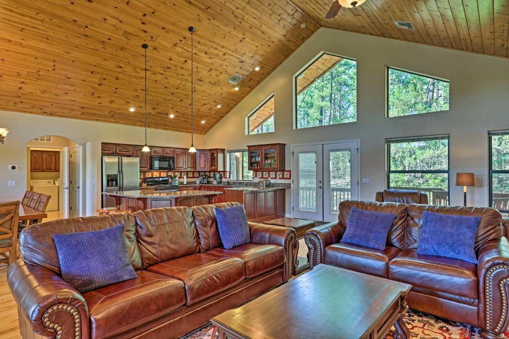 Lakeside Cabin with Decks and Amazing Elder Lake Views - image 6