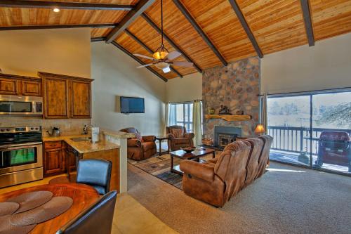 Updated Condo Next to Pinetop Lakes Country Club! - main image