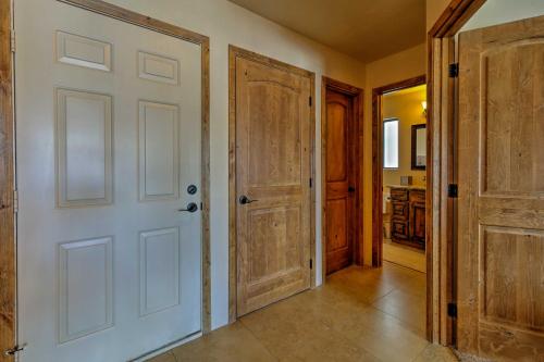 Updated Condo Next to Pinetop Lakes Country Club! - image 2