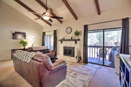 Pinetop Condo with Deck and Grill 30 Mi to Sunrise Ski