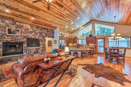 Lavish Cabin with Deck Less than 3 mi to Pinetop Country Club Pinetop Arizona