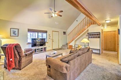 Pinetop Country Club Home with 2 Decks and Private Yard