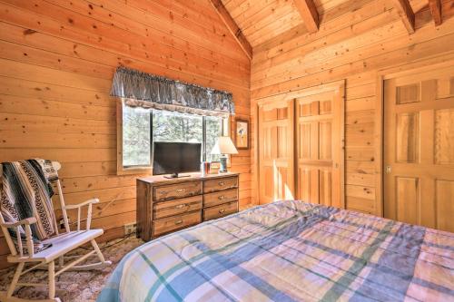 Pet-Friendly Cabin with BBQ - 7 Mi to Show Low Lake! - image 5