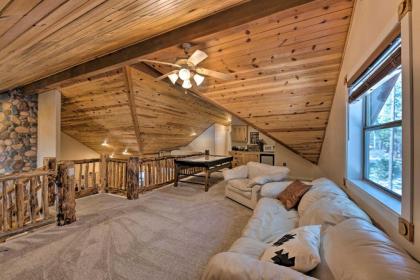 Spacious Pinetop Country Club Cabin with Deck! - image 11