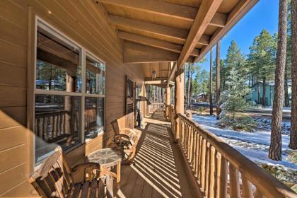 Spacious Pinetop Country Club Cabin with Deck! - image 8