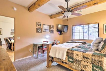 Charming Mountain Condo with Balcony in Pinetop - image 16