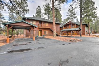 Charming Mountain Condo with Balcony in Pinetop - image 4