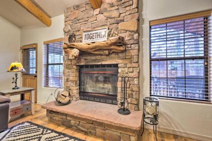 Charming Mountain Condo with Balcony in Pinetop - image 5