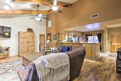 Charming Mountain Condo with Balcony in Pinetop - image 6