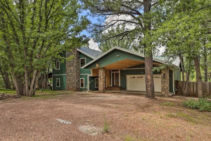 Family Friendly Pinetop Retreat Deck and Yard