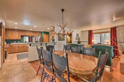 Family-Friendly Pinetop Retreat Deck and Yard! - image 11