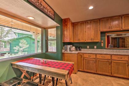 Family-Friendly Pinetop Retreat Deck and Yard! - image 15