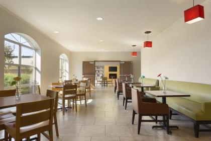 Country Inn & Suites by Radisson Pineville LA - image 9