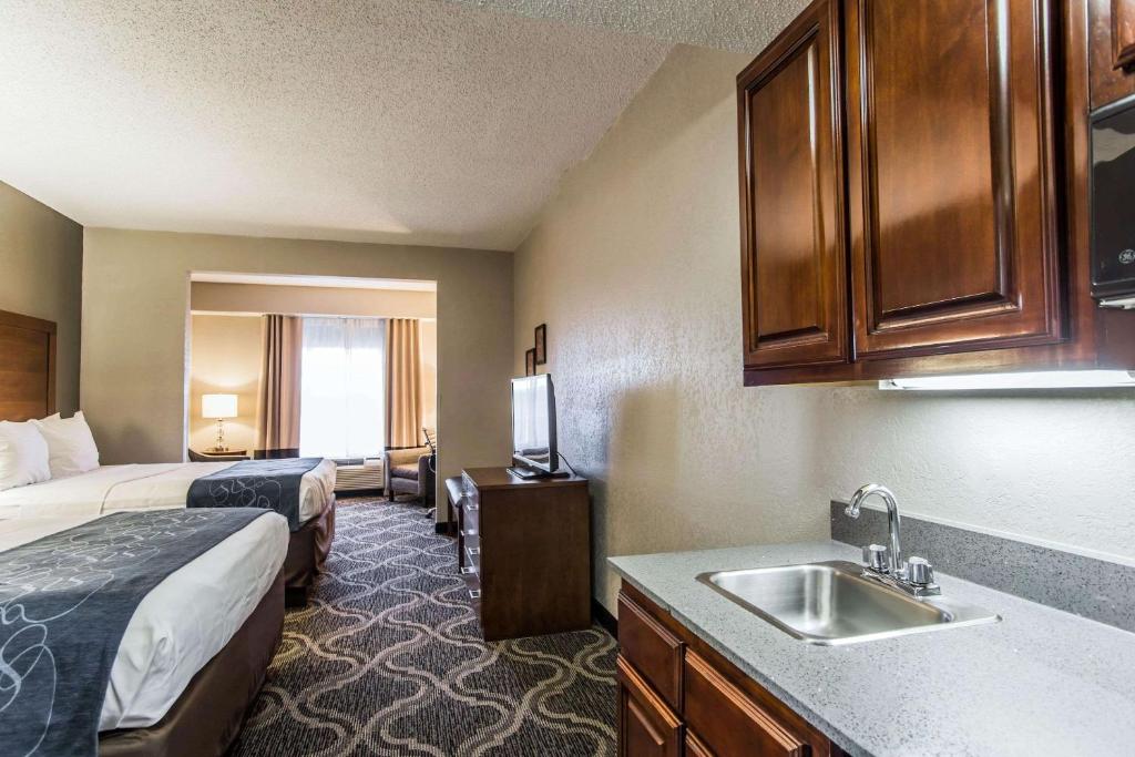 Comfort Suites Pineville - Ballantyne Area - image 6