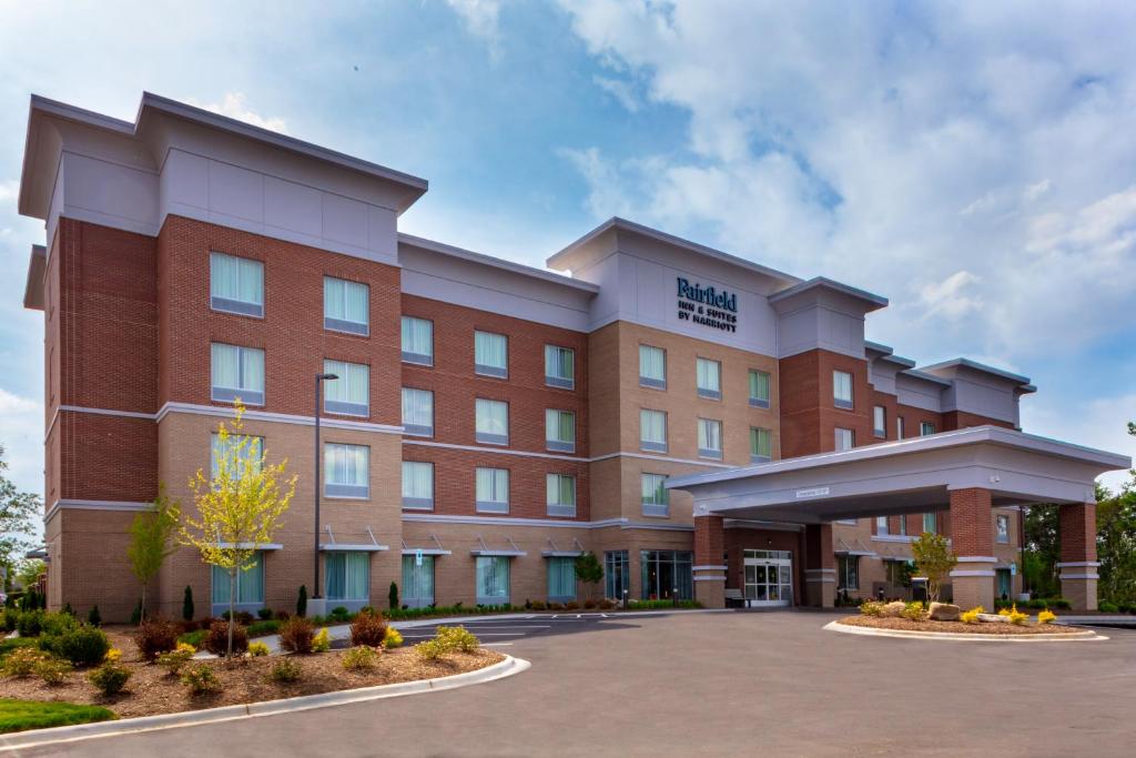 Fairfield Inn & Suites by Marriott Charlotte Pineville/Ballantyne - main image