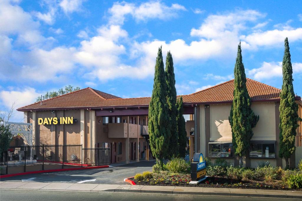 Days Inn by Wyndham Pinole Berkeley - main image