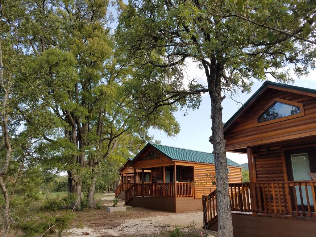 Al's Hideaway Cabin and RV Space LLC - image 3